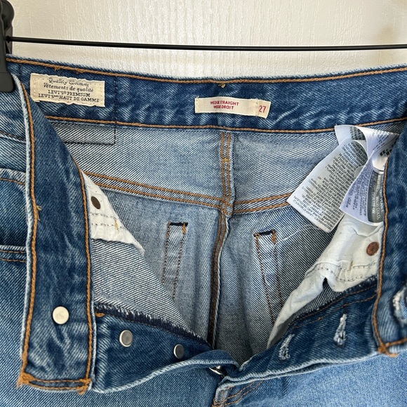 Levi’s Premium Wedgie Straight Raw Hem Mid-Wash Jeans - Picture 4 of 4